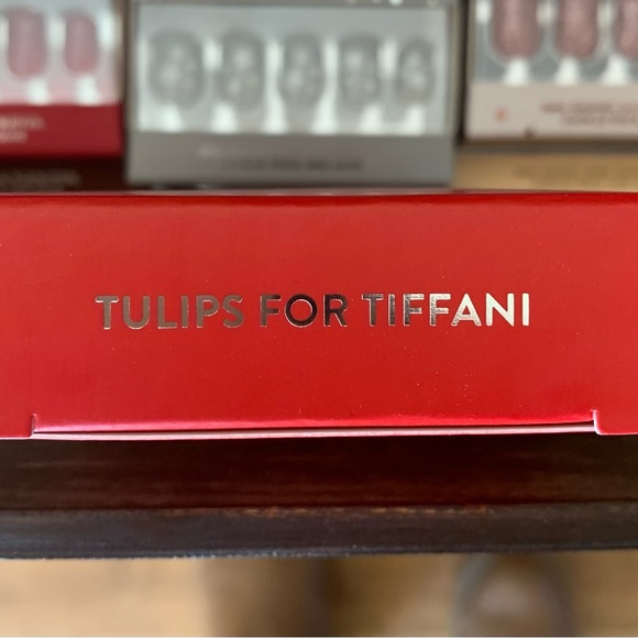 Red Aspen nail dashes (Tulips for Tiffani) - Picture 2 of 2